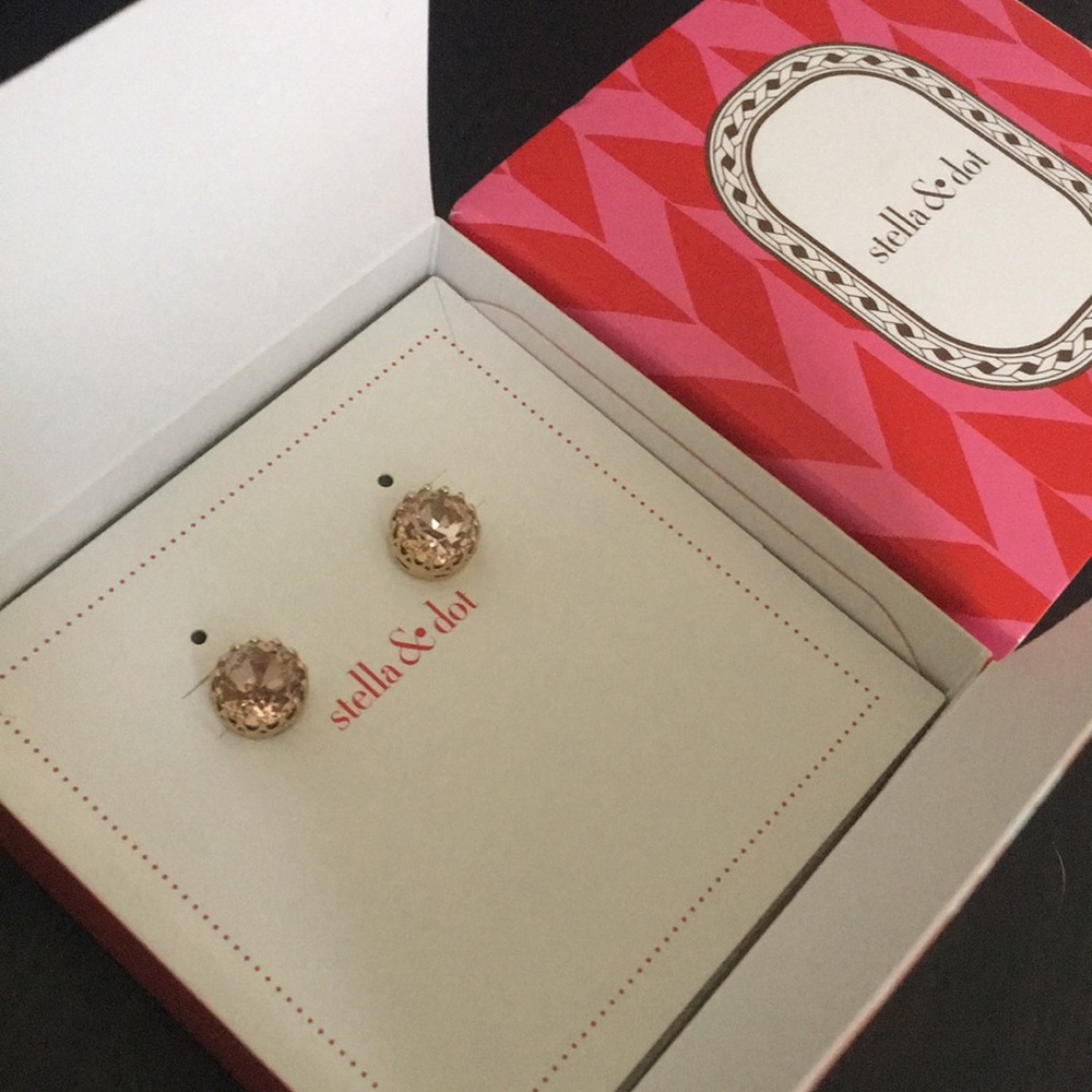 Stella & Dot Nancy Studs Peach